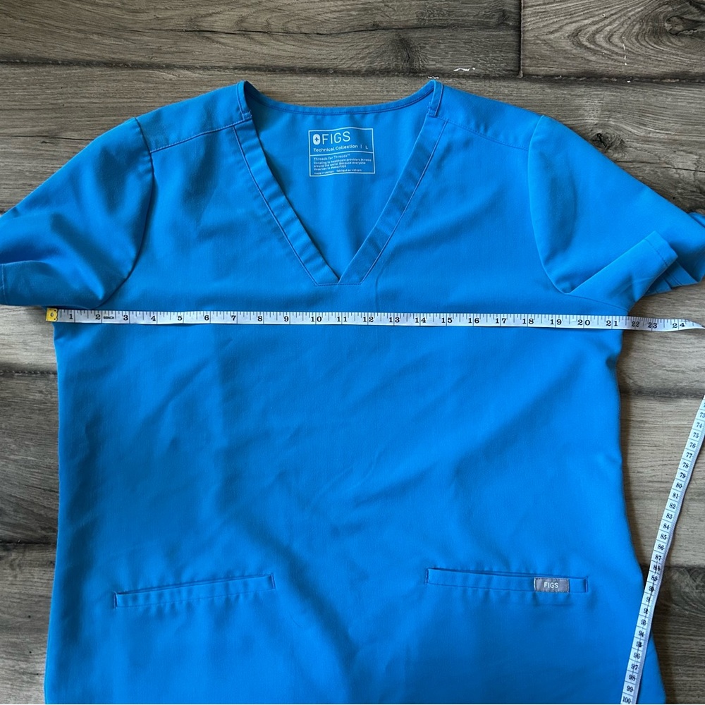 Figs Casma Three Pocket Scrub Top Capri Blue - Picture 6 of 9